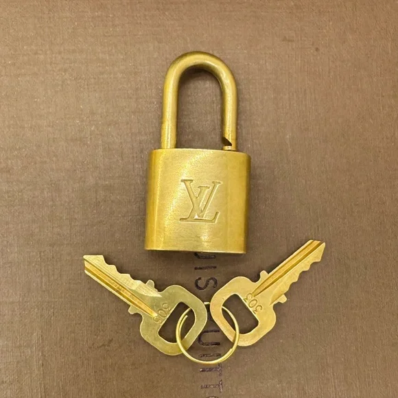 ✨🔐#303 LV Solid Brass Gold Padlock and key Sets✨ - Picture 1 of 16